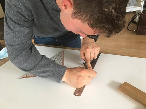 Erfahre mehr über die zukunftsweisende Ausbildungsmöglichkeit in Craft Design (B.A.) – in dem Beitrag von Karina Michaelis in der aktuellen Ausgabe der Verbandszeitschrift „Tischlerhandwerk Nord“.