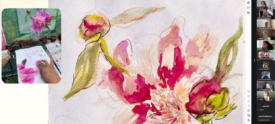 Das Malen mit einem Pfingstrosenblatt bringt zarte Naturfarben direkt aufs Papier und eröffnet eine neue, unmittelbare Begegnung mit der Blüte (Maria Lorena Rocha Tapia).