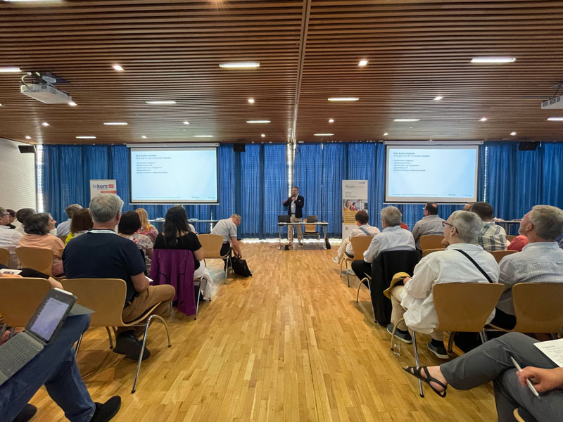 Keynote zur Generativen KI auf der tekom-Dreiländertagung – der Vortrag sorgte für volle Reihen und intensive Diskussionen.