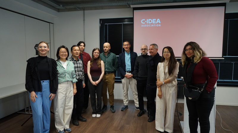 Internationale Teilnehmende der C-IDEA Conference 2025 in Hamburg: Austausch zwischen Forschung, Lehre und Praxis – vernetzt über Kontinente hinweg. (Foto: htk academy / Skadi Getzin)