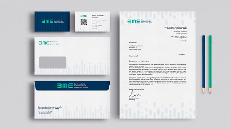 Mari-Liisa entwickelte ein modulares Corporate Design-System, das die Werte des BME – Stabilität, Gemeinschaft und Zukunftsorientierung – visuell übersetzt. Das neue Erscheinungsbild verbindet Modernität mit Kontinuität.