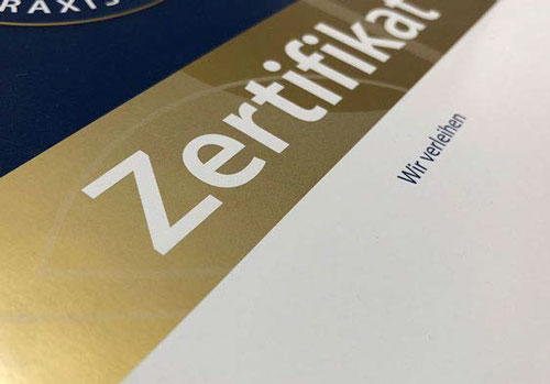 Mit Lacken lassen sich verschiedene Effekte erzielen, besonders, wenn sie partiell, also nicht vollflächig, gedruckt werden.