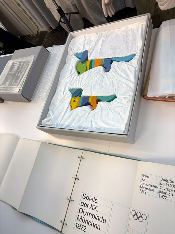 Olympia 1972 als Schlüsselthema: Archivmaterialien zum Erscheinungsbild der Münchner Spiele zeigen Aichers Systemdenken in Farbe, Schrift, Piktogramm und internationaler Orientierung.