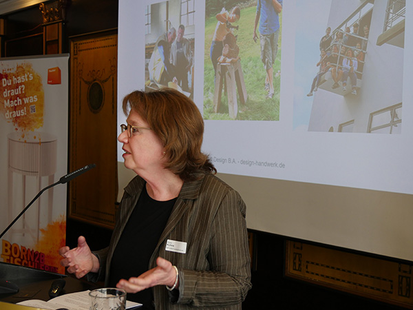 Frau Prof. Dr. Bärbel Kühne erklärt den Studienverlauf