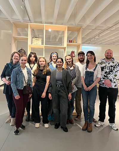 Gruppenbild in der Ausstellung im offenbacher Ledermuseum.