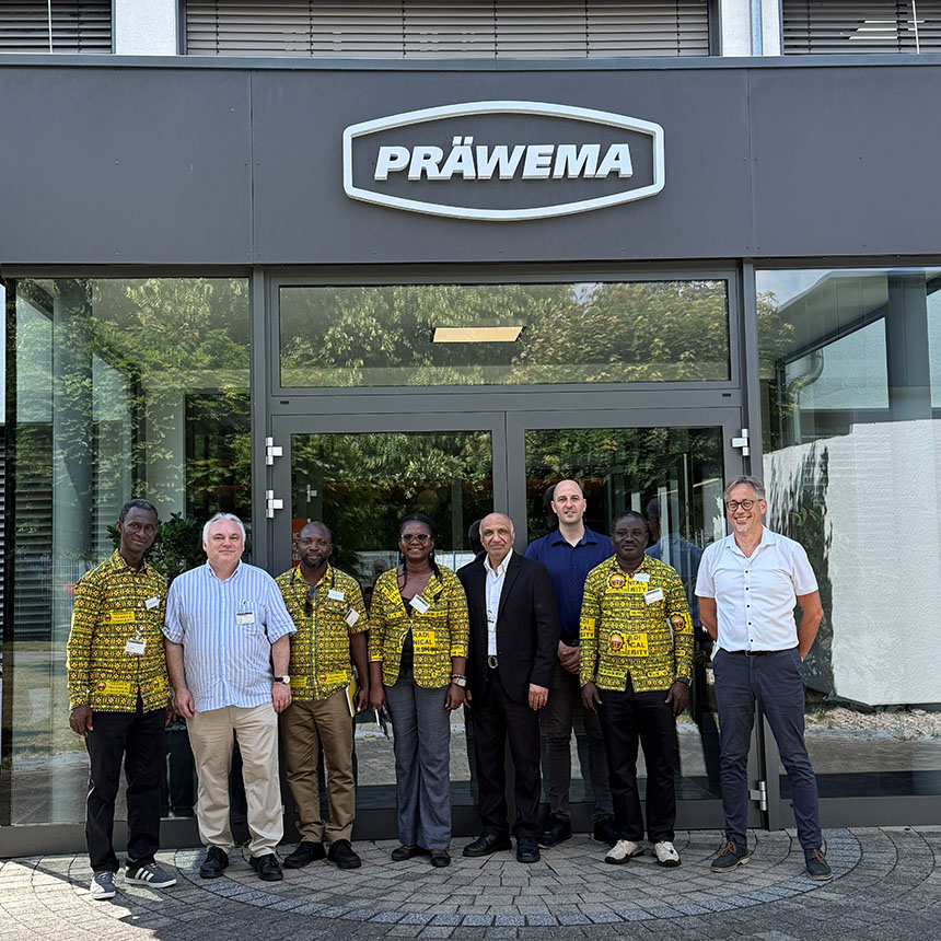 Bild v.l.n.r.: Ebenezer Boakye, Michael Namokel, Wisdom Opare, Emefa Akua Amponsah, Taghi Karimian, Mathias Siebold, Winfred Adjardjah, Joerg Reinhardt