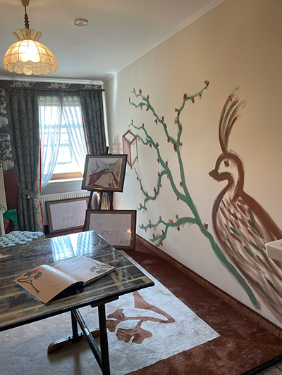 Wandmalerei eines Vogels 