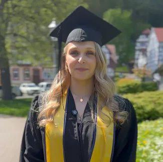 Kim Snelle Kim Snelle (Absolventin)