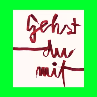 Freigestellte Fotografie eines roten Schuhsenkels, der in Handschrift die Worte „gehst du mit“ formt.