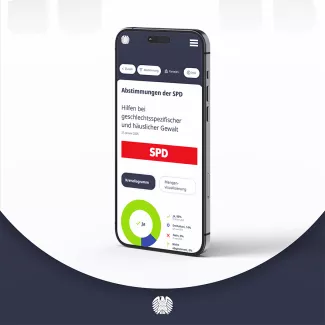 Smartphone diagonal gestellt mit App Ansicht