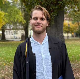 Absolvent Mike Weiß