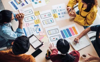 Schreibtisch mit Designplanung
