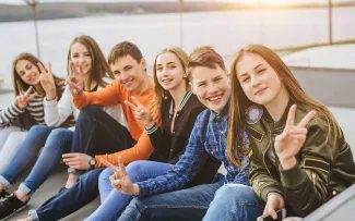 Schülergruppe im Freien