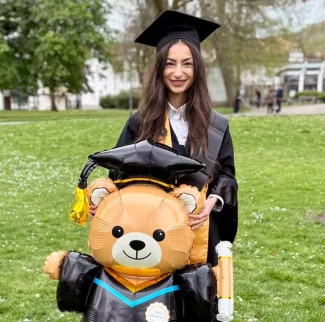 Absolventin Selina Sütcüoglu
