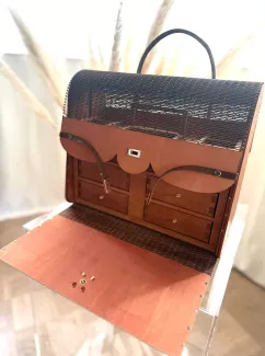 Das geöffnete Schmückkästchen