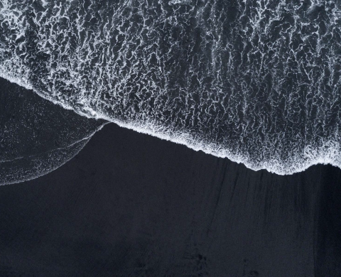 Wellen am Strand, Vogelperspektive