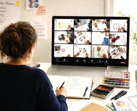 Studentin am Laptop, Kunstpädagogik